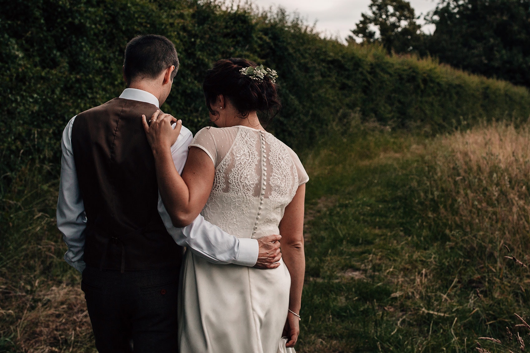 bride and groom outdoor wedding