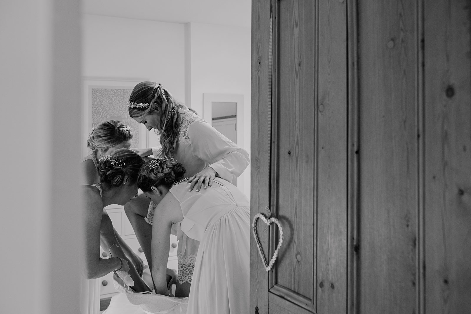 Middleton Lodge wedding photography bridal preparations